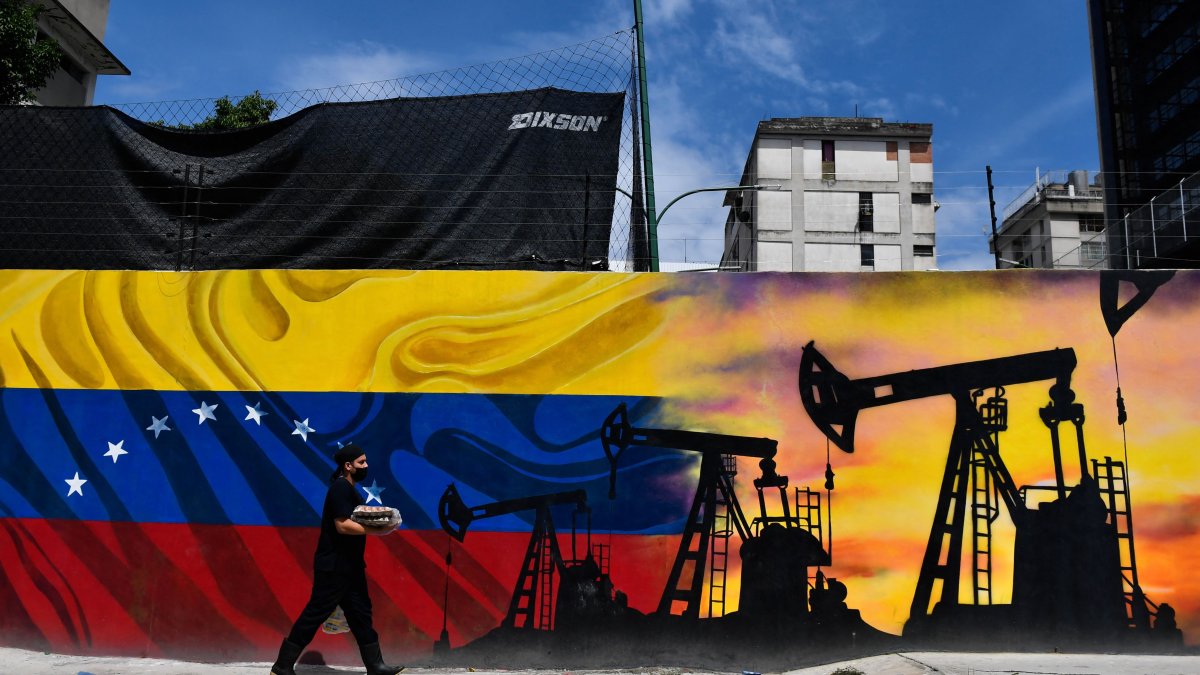Russian oil firm says to continue to fulfill obligations in Venezuela