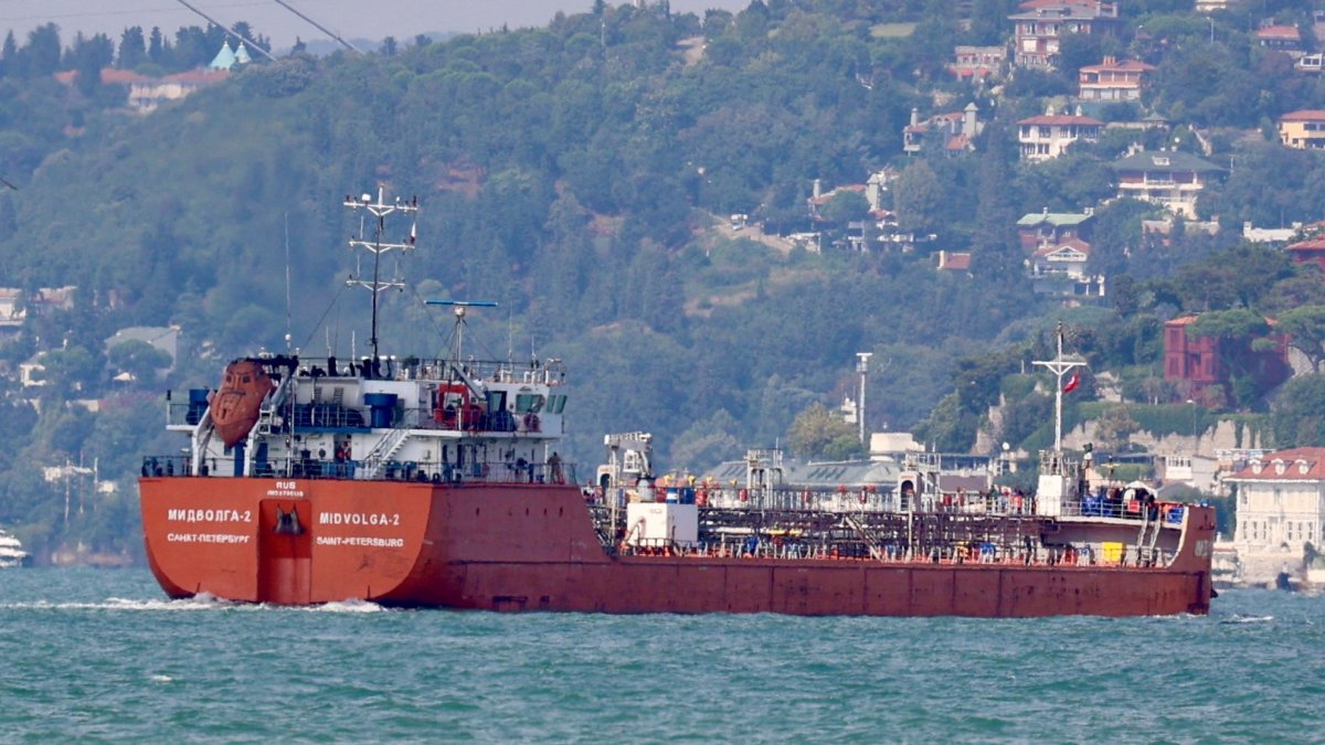 Türkiye's current account swings to $4B deficit in November