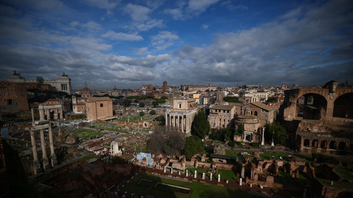 Tourists visit the Roman Forum as the ancient Roman domus "Casa dei Grifi" opens to the public at the archaeological park of the Colosseum, Rome, Italy, Jan. 13, 2026. (Reuters Photo)