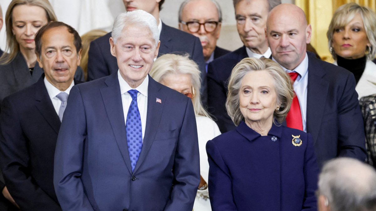 Former U.S. President Bill Clinton and former U.S. Secretary of State Hillary Clinton arrive for Donald Trump's inauguration as the next President of the United States in the Rotunda of the United States Capitol in Washington, U.S., Jan. 20, 2025. (Reuters File Photo)