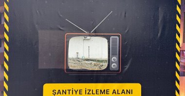 A TV-shaped viewing area at a construction site allows residents to safely watch ongoing building work, Ordu, Türkiye, Jan. 13, 2026. (DHA Photo)