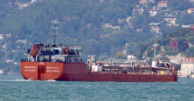 An oil tanker transits the Bosporus in Istanbul, Türkiye, Aug. 15, 2022. (Reuters Photo)