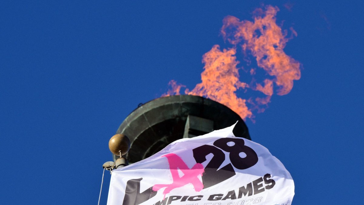 The LA28 Olympic cauldron is lit during a ceremonial lighting at the Memorial Coliseum ahead of the launch of ticket registration for the 2028 Summer Olympic Games, Los Angeles, U.S., Jan. 13, 2026. (AFP Photo)