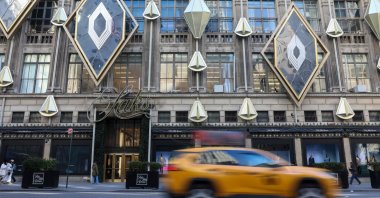 A Saks Fifth Avenue department store, New York, U.S., Jan. 13, 2026. (AFP Photo)