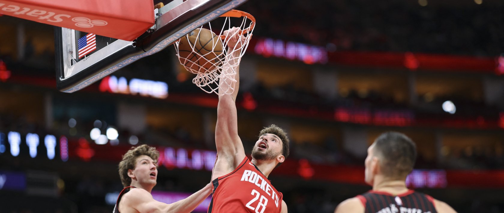 Houston Rockets' Alperen Şengün (C) dunks the ball as Chicago Bulls forward Matas Buzelis (L) defends during the third quarter at Toyota Center, Houston, U.S., Jan. 13, 2026. (Reuters Photo)