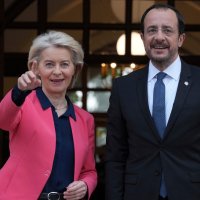European Commission President Ursula von der Leyen (L) and Greek Cypriot leader Nikos Christodoulides react before their meeting, Nicosia (Lefkoşa), island of Cyprus, Jan. 7, 2026. (AFP Photo)