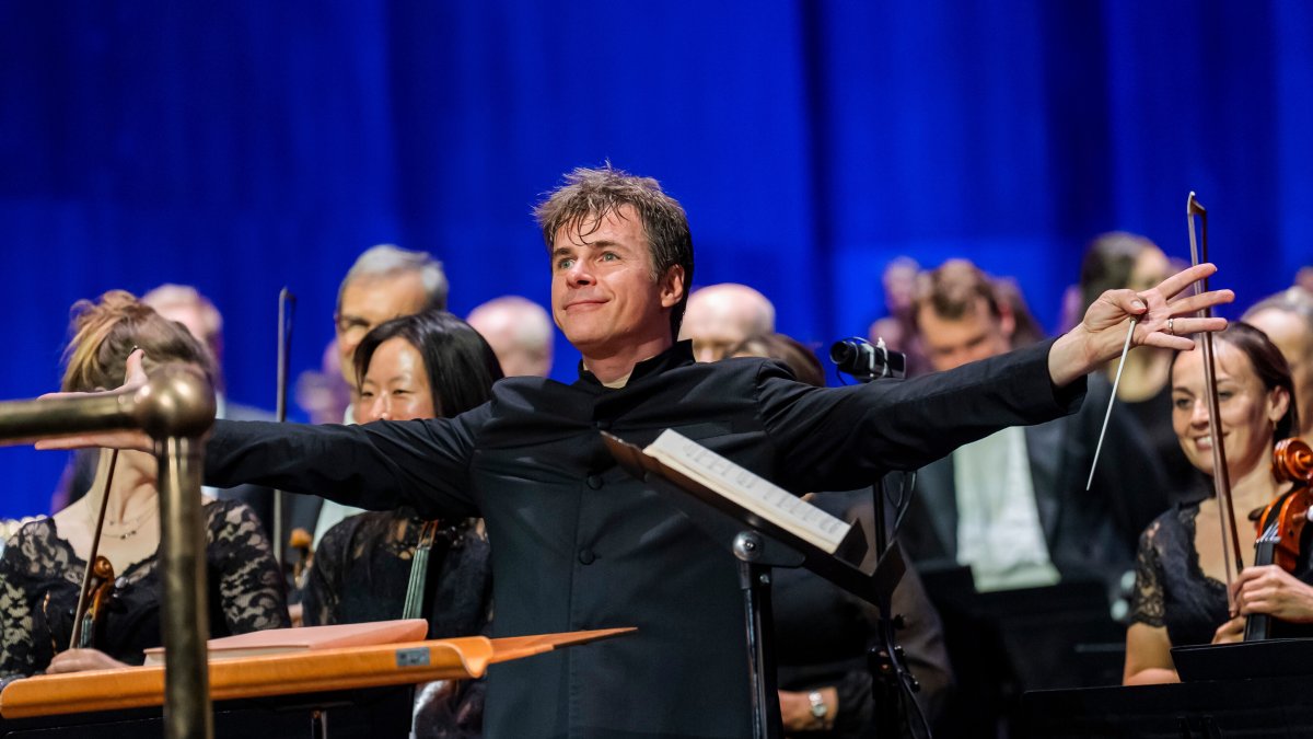 This image released by the Royal Opera shows Jakub Hrusa during a performance with the Royal Opera Chorus and Orchestra of the Royal Opera House, London, U.K., Sept. 20, 2025. (AP Photo)