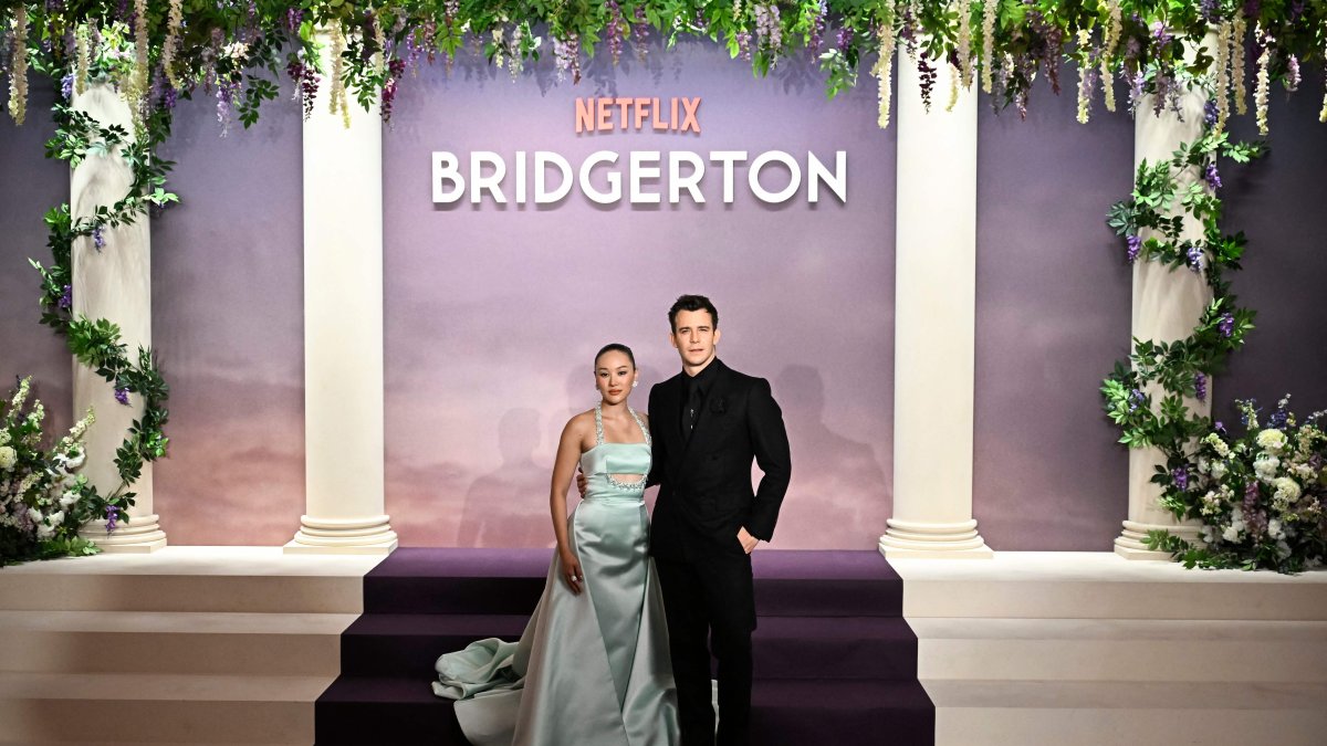 Australian actor Yerin Ha and British actor Luke Thompson arrive for the World premiere of "Bridgerton Season 4" at the Palais Brongniart, Paris, France, Jan. 14, 2026. (AFP Photo)