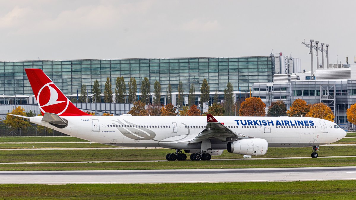 A Turkish Airlines aircraft lands at the airport, Munich, Germany, Oct. 11, 2022. (Reuters Photo)