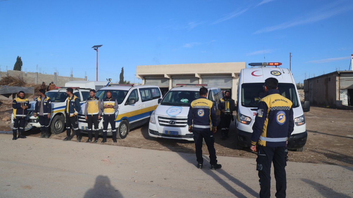 Syrian civil defense teams wait with ambulances in the Hamimah area, about 5 kilometers from Dayr Hafir, to evacuate civilians amid ongoing tensions east of Aleppo, Syria, Jan. 15, 2026. (AA Photo)