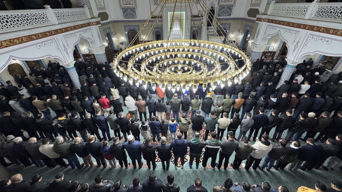 People pray at Hacı Ömer Faruk Kayabaş Mosque in Kilis province as part of Laylat al-Miraj, Jan. 15, 2026. (AA Photo)