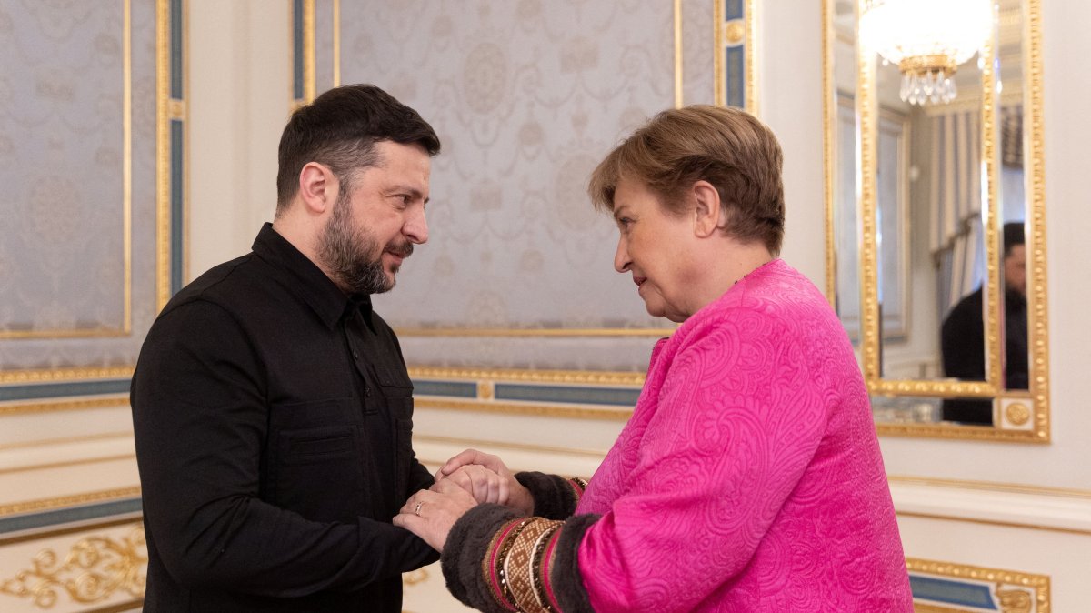 Ukraine's President Volodymyr Zelenskyy welcomes International Monetary Fund (IMF) Managing Director Kristalina Georgieva before their meeting, Kyiv, Ukraine, Jan. 15, 2026. (Reuters Photo)