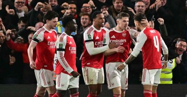 Arsenal's Viktor Gyokeres (2nd R) celebrates scoring the team's second goal with his teammates during the English League Cup semifinal 1st leg football match against Chelsea at Stamford Bridge, London, U.K., Jan. 14, 2026. (AFP Photo)