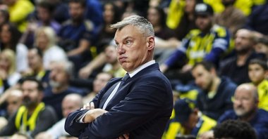 Fenerbahçe Beko head coach Sarunas Jasikevicius watches from the sideline during the Türkiye Sigorta Basketball Süper Lig match against Bahçeşehir Koleji at Ülker Sports and Event Hall, Istanbul, Türkiye, Jan. 11, 2026. (AA Photo)
