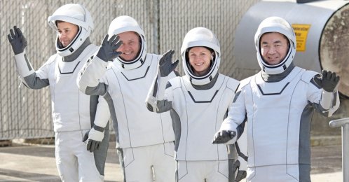 (L-R) Crew-11 mission astronauts Roscosmos cosmonaut Oleg Platonov, NASA astronaut Mike Fincke, NASA astronaut and mission commander Zena Cardman and JAXA astronaut Kimiya Yui wave as they depart at the Kennedy Space Center in Cape Canaveral, Florida, U.S., Aug. 1, 2025. (AFP Photo)