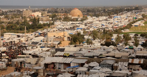 Displaced Palestinians shelter at a tent camp in Khan Younis, southern Gaza Strip, Palestine, Jan. 14, 2026. (Reuters Photo)