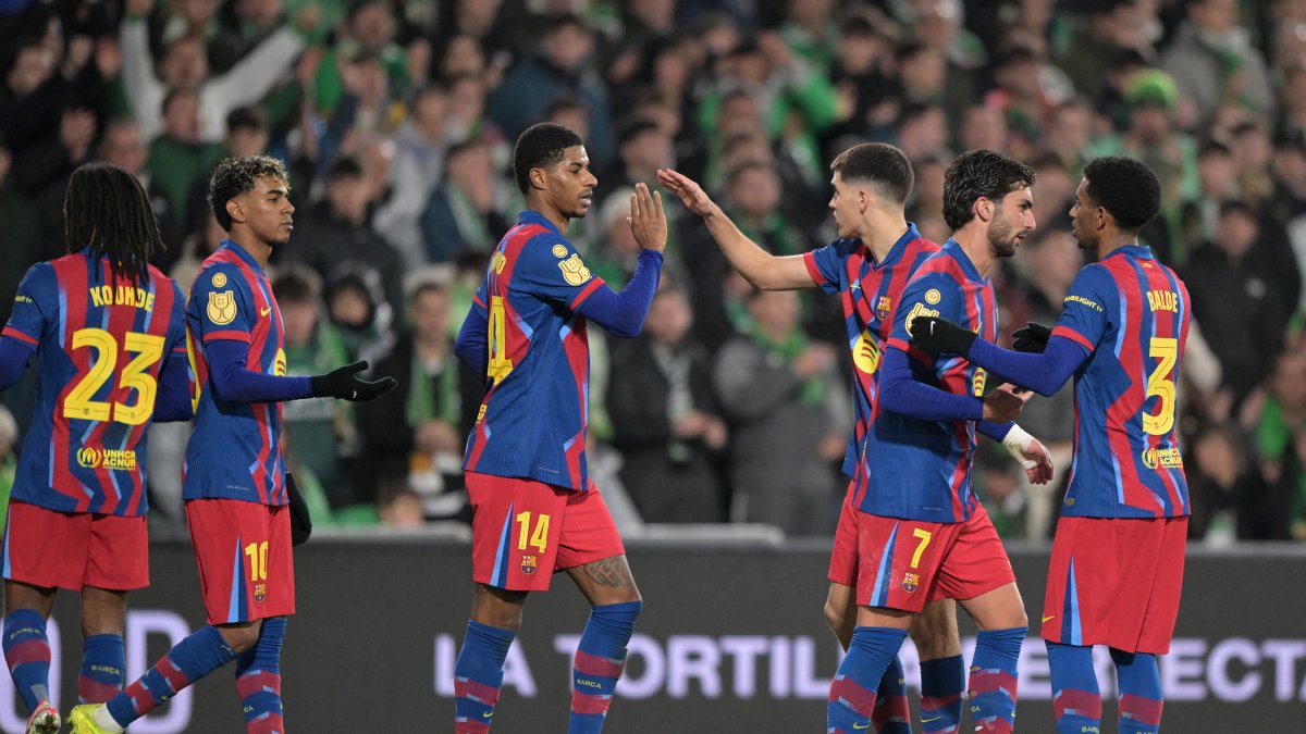 Barcelona players celebrate Ferran Torres' (2nd R) goal during the Spanish Copa del Rey match against Racing Santander at the Campos de Sport de El Sardinero, Santander, Spain, Jan. 15, 2026. (Getty Images Photo)