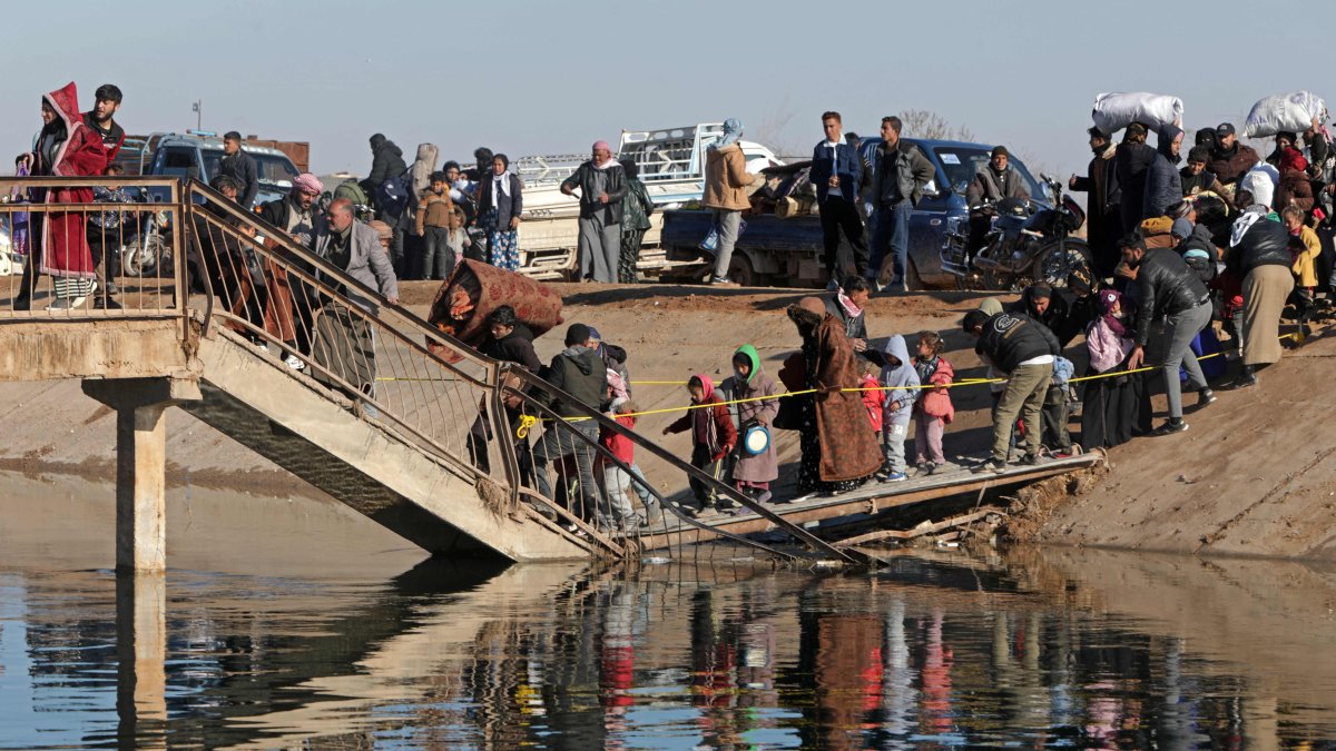 Syria poised for offensive against PKK/YPG to pressure stalled talks