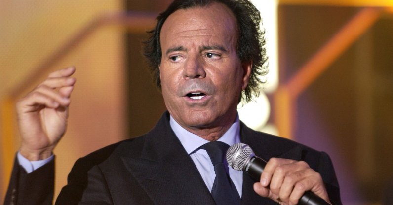 Spanish singer Julio Iglesias sings during the Telethon television program, Paris, France, Dec. 6, 2003. (AFP Photo)