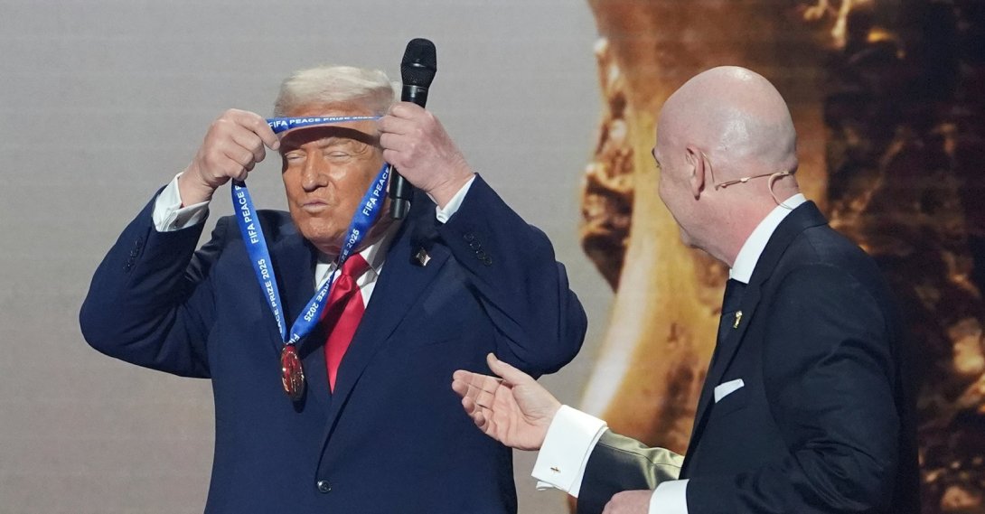 President Donald Trump (L) is presented with the inaugural FIFA Peace Prize by FIFA President Gianni Infantino during the 2026 FIFA World Cup draw at the Kennedy Center, Washington, U.S., Dec. 5, 2025. (AP Photo)