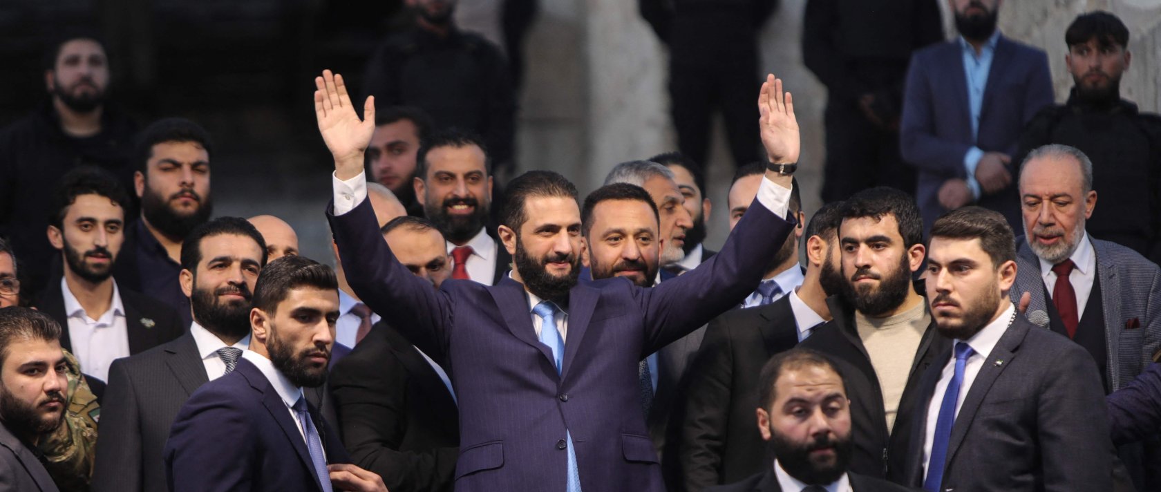  Syrian President Ahmed al-Sharaa waves to the crowd at the gate of Aleppo’s Citadel, Nov. 29, 2025. (AFP File Photo)
