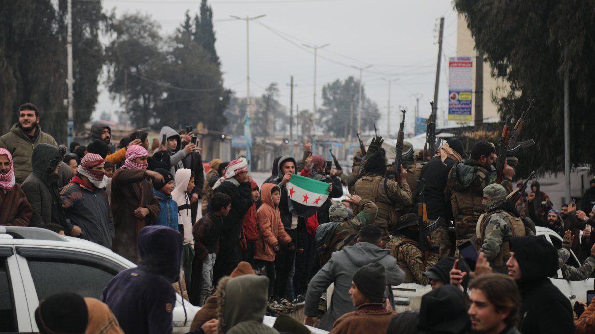 Following the withdrawal of the terrorist organization YPG from the region, families return to their homes in convoys and celebrate, Deir Hafir, Syria, Jan. 18, 2025. (AA Photo)
