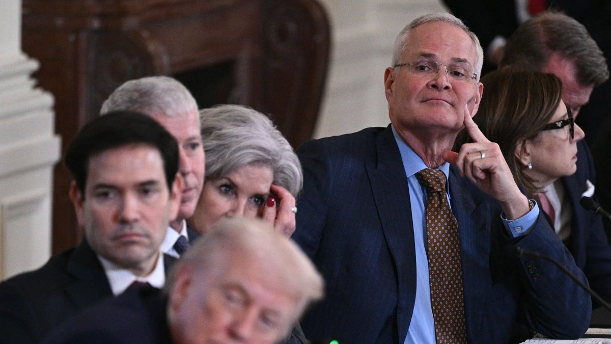 ExxonMobil CEO Darren Woods (R) attends a meeting with U.S. President Donald Trump (L) and oil company executives in the East Room of the White House, Washington, U.S., Jan. 9, 2026. (AFP Photo)