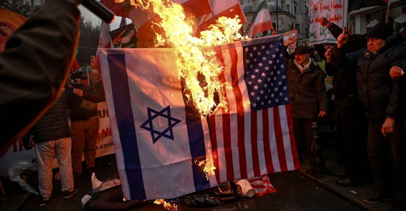 Protesters set afire a U.S., Israel national flags as they shout slogans during a pro-Iranian demonstration in front of the Iranian consulate in Istanbul, Türkiye, Jan. 18, 2026. (AFP Photo)