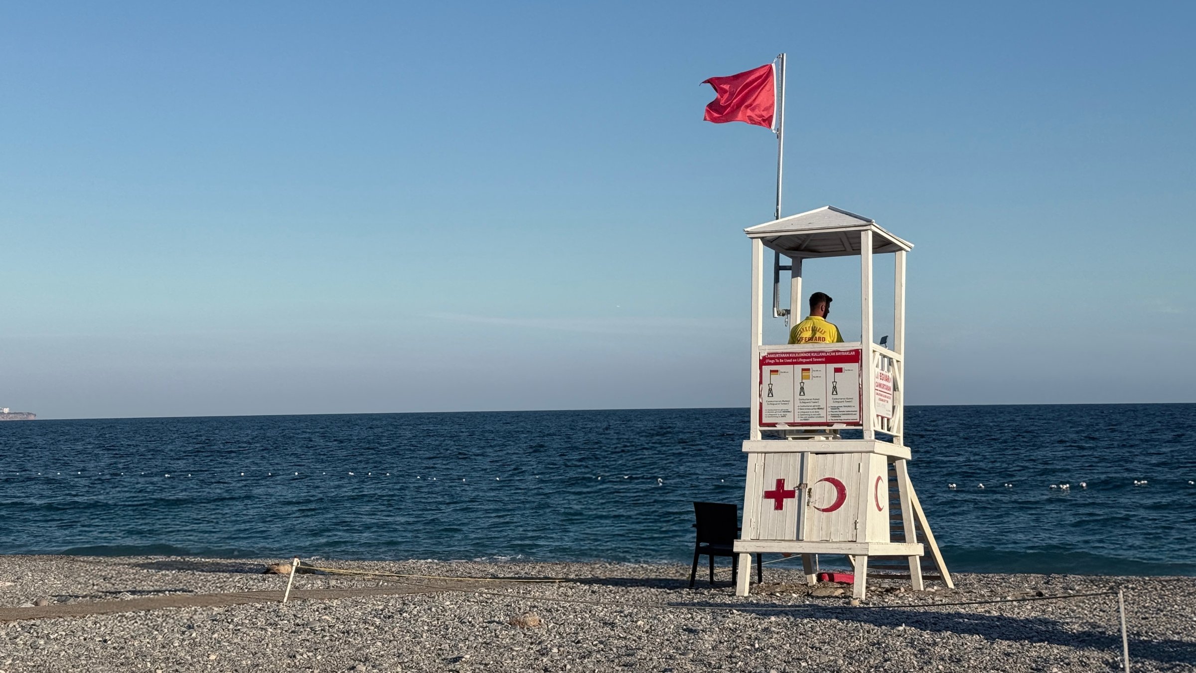 A lifeguard tower with a lifeguard on duty at a beach in Antalya, Türkiye, Oct. 16, 2025. (Shutterstock Photo)