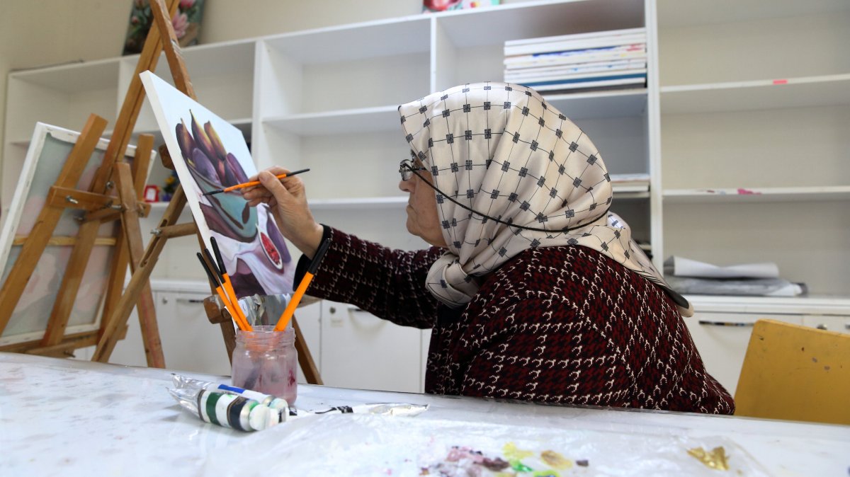 81-year-old Turkish woman proves learning has no age limit