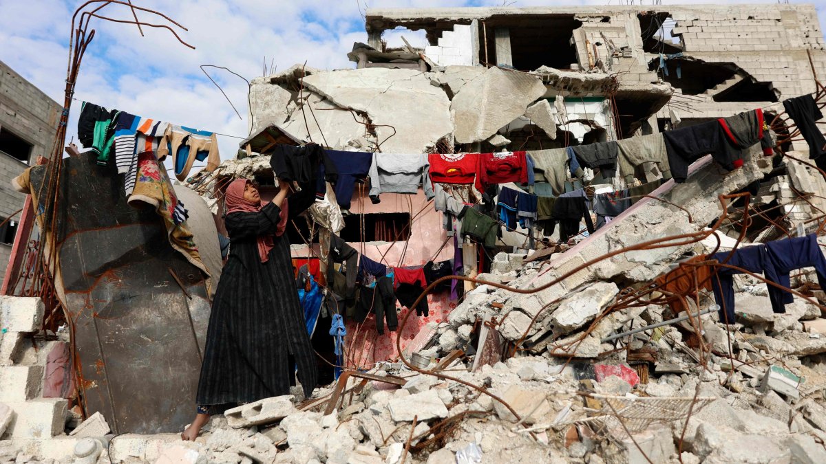 A displaced Palestinian who lives amongst the rubble and debris of homes and businesses destroyed by the Israeli military in over two years of military strikes on the Gaza Strip enclave, hangs out the laundry in Jabalia refugee camp, Gaza Strip, Palestine, Jan. 17, 2026. (AFP Photo)