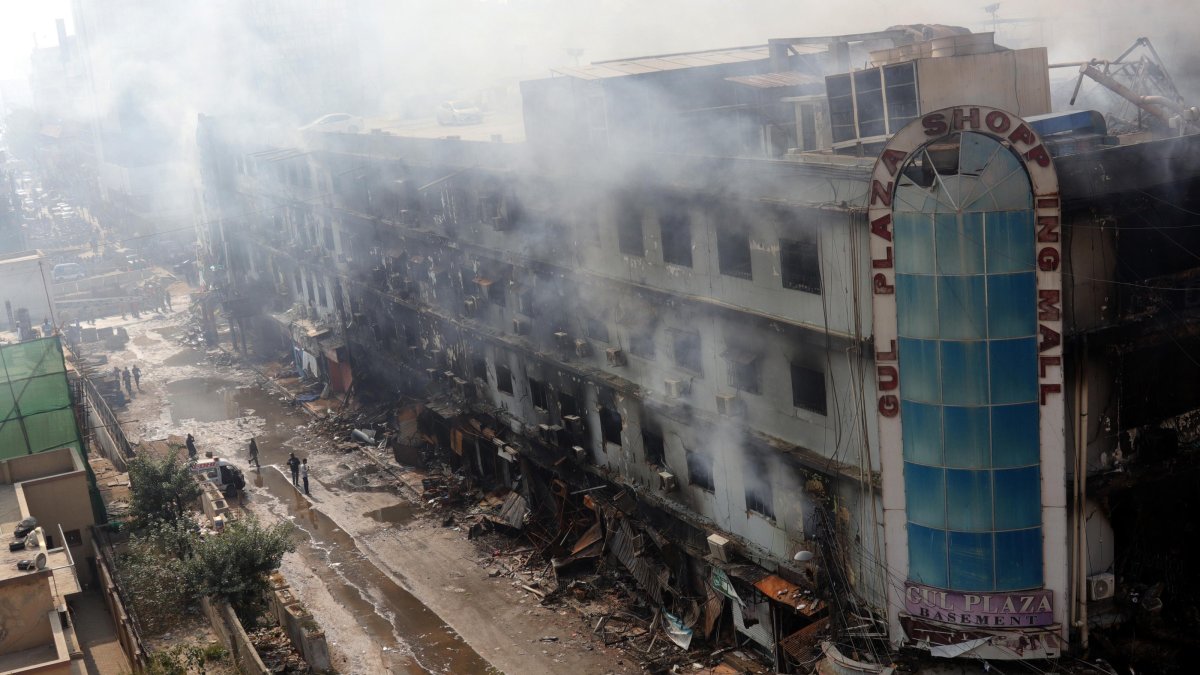 Death toll at 14 as search continues after Pakistan's Karachi Mall Fire