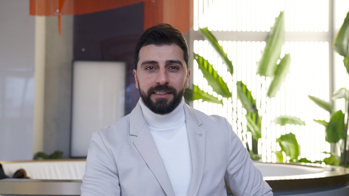 Palestinian director and actor Sweilem Sweilem poses for a photo during an interview, Istanbul, Türkiye, Jan. 12, 2026. (AA Photo)