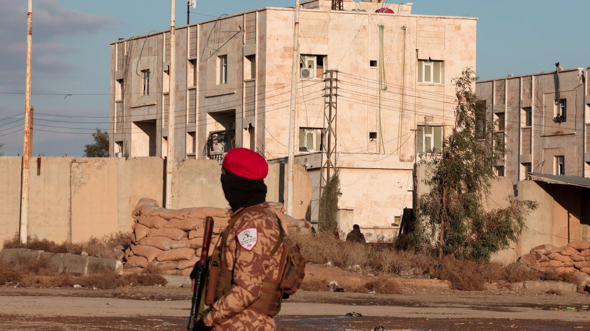 A member of Syrian military police stands guard near Raqqa prison, where the Syrian army is besieging SDF members after the army took control of the city of Raqqa, Syria Jan. 19, 2026. (Reuters Photo)