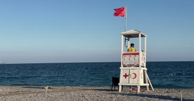 A lifeguard tower with a lifeguard on duty at a beach in Antalya, Türkiye, Oct. 16, 2025. (Shutterstock Photo)