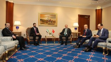 President Recep Tayyip Erdoğan, with Foreign Minister Hakan Fidan (2nd R) and National Intelligence Agency President Ibrahim Kalın (R), at a meeting with Syrian President Ahmed al-Sharaa (2nd L) during the Extraordinary Summit of the Organisation of Islamic Cooperation and the Arab League, Qatar, Sept. 15, 2025. (Courtesy of Directorate of Communications)