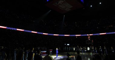 Vanessa Williams sings the United States national anthem before the Memphis Grizzlies vs Orlando Magic NBA game at O2 Arena, London, U.K., Jan. 18, 2026. (Reuters Photo)
