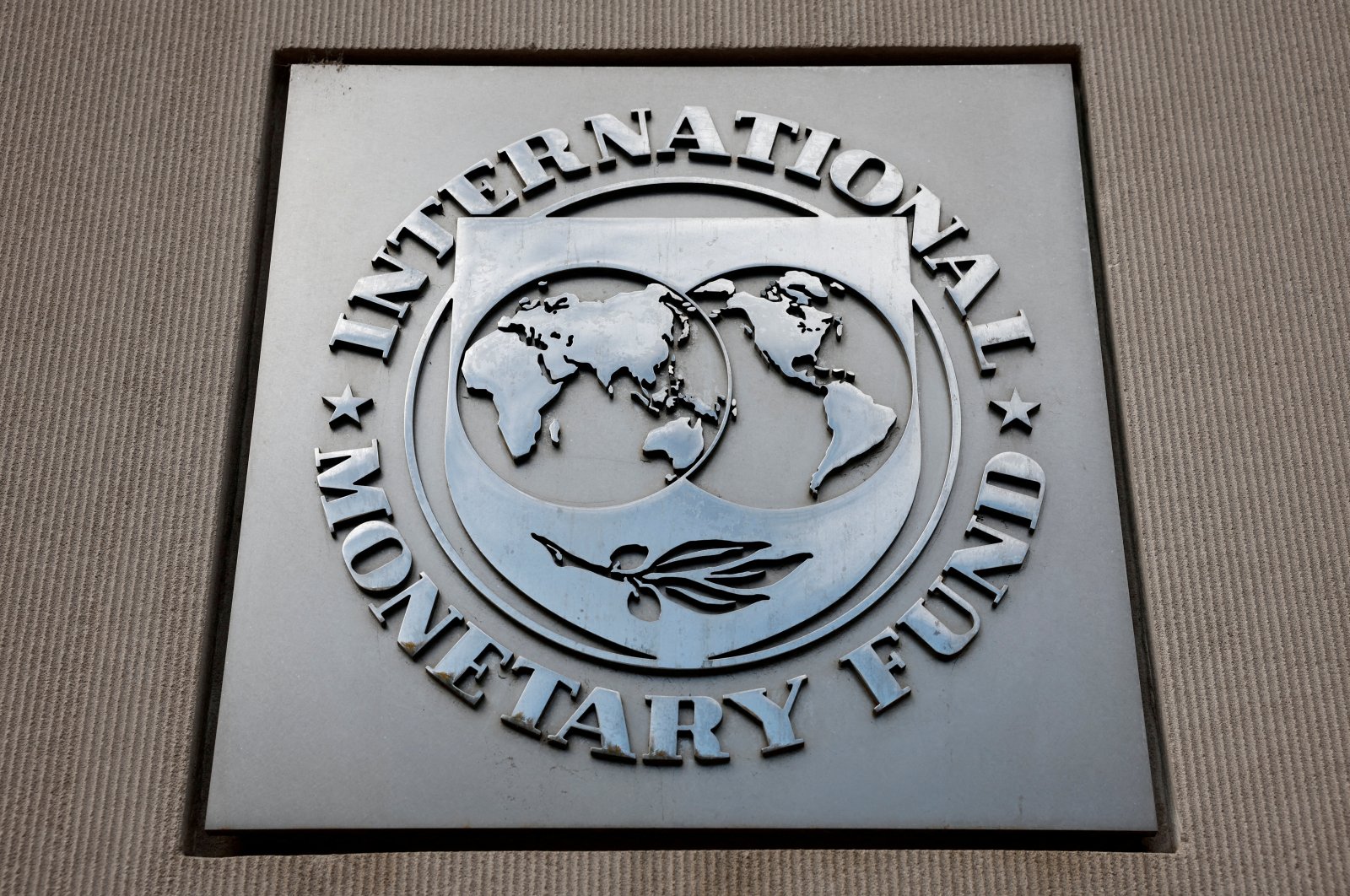 IMF ups 2026 outlook but flags risks from trade flare-ups, AI | Daily Sabah