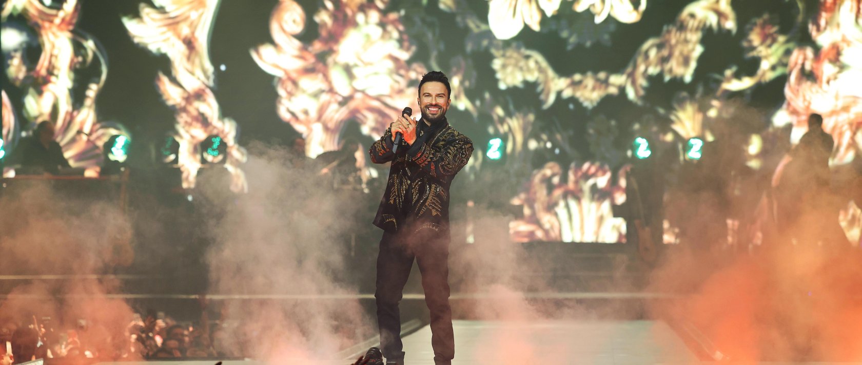 Tarkan onstage performing at Volkswagen Arena, Istanbul, Türkiye, Jan. 17, 2026. (Courtesy of Hakan Uç)