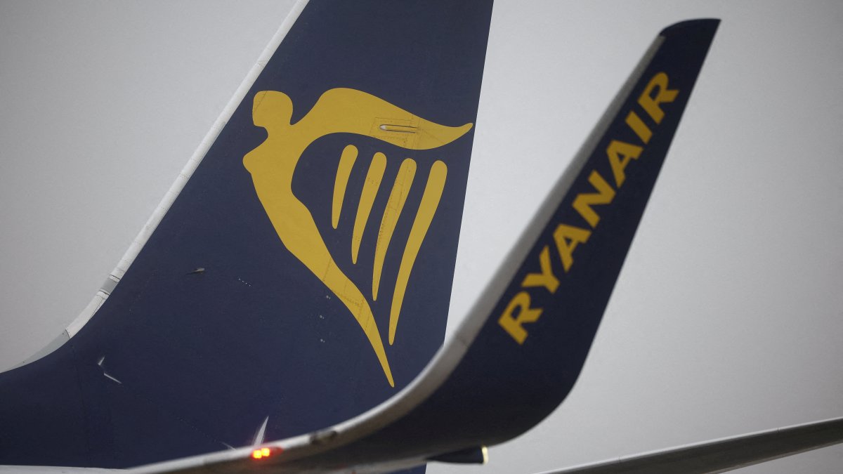 The Ryanair logo appears on a Boeing 737-8AS aircraft at Warsaw-Modlin Airport, Modlin, Poland, Dec. 1, 2025. (Reuters Photo)