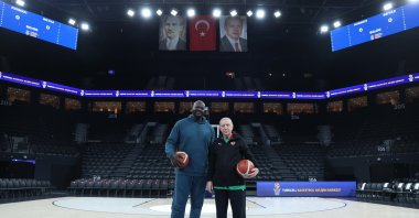 President Recep Tayyip Erdoğan (R) poses for a photo with NBA icon Shaquille O’Neal, Istanbul, Jan. 20, 2026. (AA Photo)