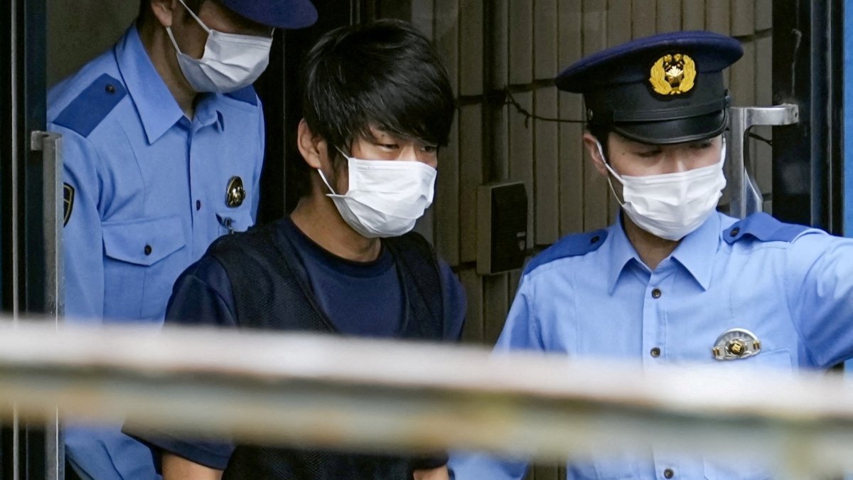 Tetsuya Yamagami, suspected of killing former Japanese Prime Minister Shinzo Abe, is escorted by police officers as he is taken to prosecutors, Nara, western Japan, July 10, 2022. (Reuters Photo)