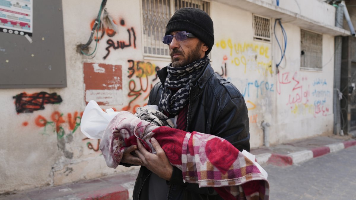 Hypothermia kills Gaza infant as Trump unveils cease-fire vision