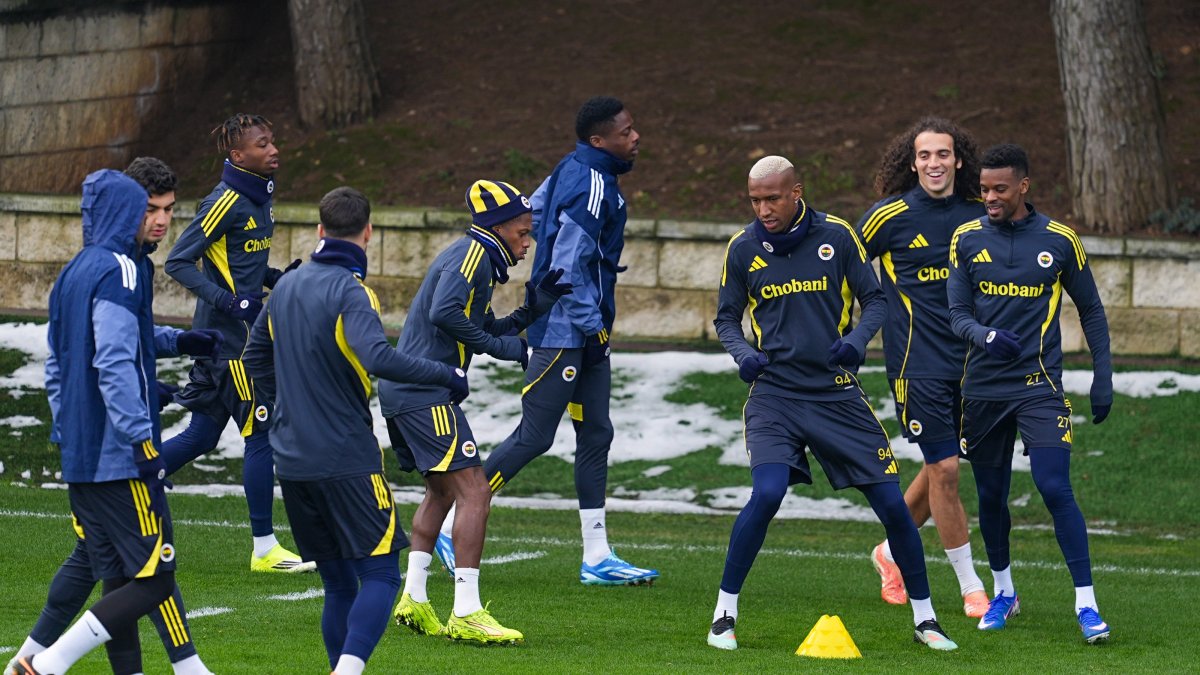 Fenerbahçe players train at the Samandıra Can Bartu Facilities ahead of the UEFA Europa League league phase match against Aston Villa, Istanbul, Türkiye, Jan. 21, 2026. (AA Photo)