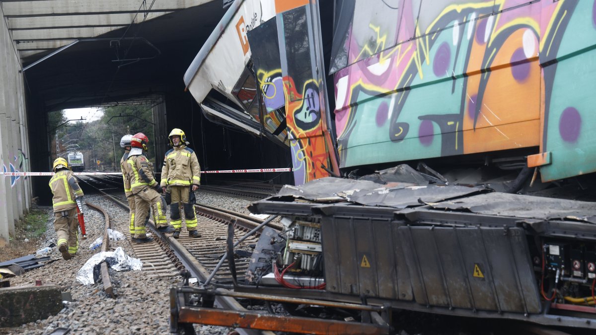 Spain rail safety questioned after 2nd deadly train crash in days