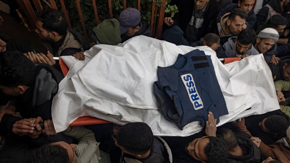 Mourners carry the bodies of three journalists through Nasser Hospital in Khan Yunis, southern Gaza Strip, Jan. 21, 2026. (EPA Photo)