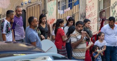 Roma people celebrate a traditional wedding ceremony in their neighborhood in Izmir, western Türkiye, Sept. 6, 2020. (Shutterstock Photo)