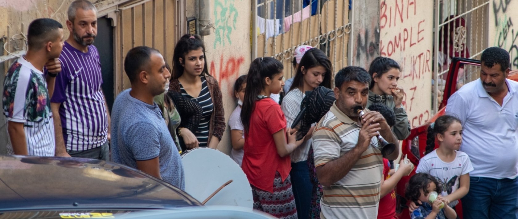 Roma people celebrate a traditional wedding ceremony in their neighborhood in Izmir, western Türkiye, Sept. 6, 2020. (Shutterstock Photo)