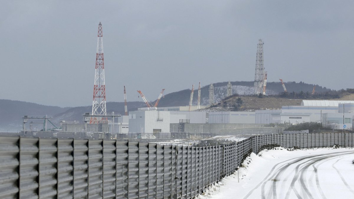 Japan's TEPCO suspends restart of world's largest nuclear plant