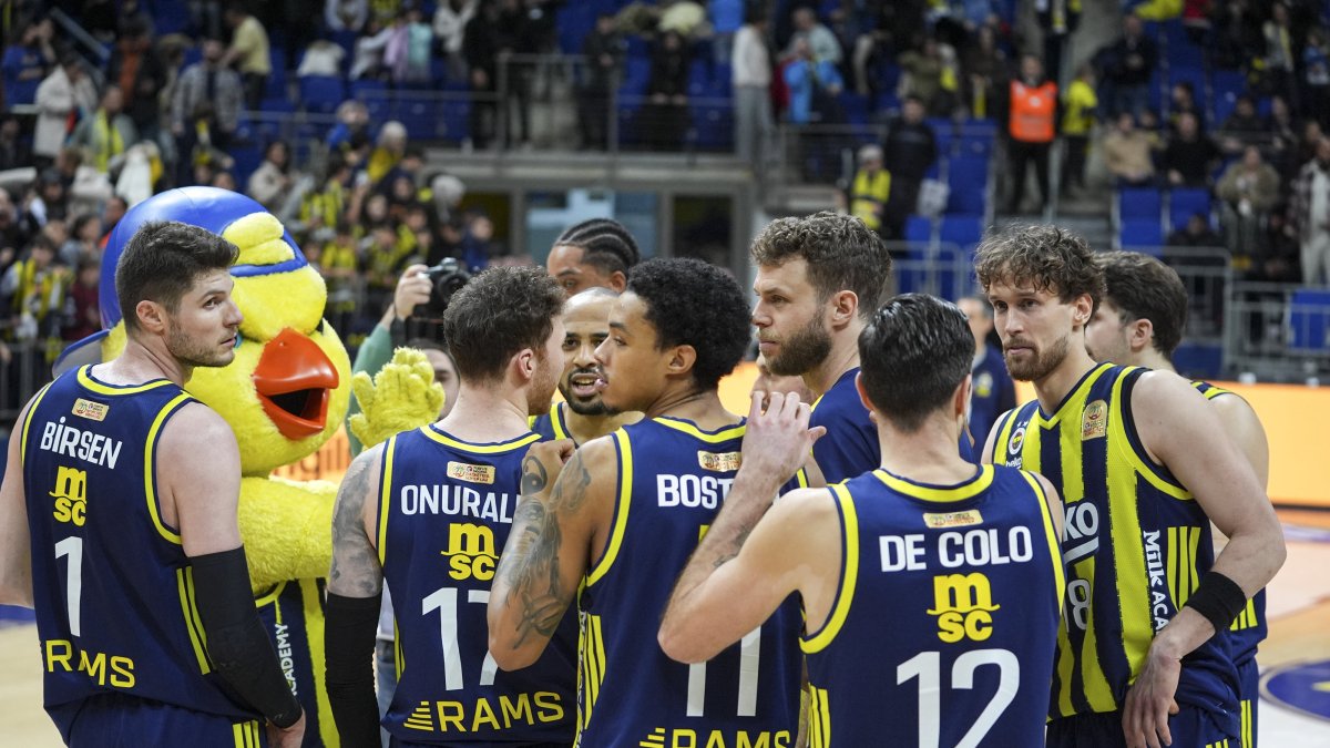 Fenerbahçe Beko players celebrate after securing a home victory over TOFAŞ during their Turkish Insurance Basketball Super Lig Week 16 matchup at Ülker Sports and Event Hall, Istanbul, Türkiye, Jan. 18, 2026. (AA Photo)